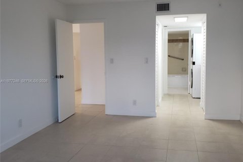 Copropriété à louer à Hallandale Beach, Floride: 2 chambres, 109.62 m2 № 2041615 - photo 6