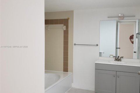 Copropriété à louer à Hallandale Beach, Floride: 2 chambres, 109.62 m2 № 2041615 - photo 10