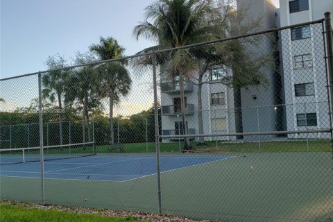 Copropriété à louer à Hallandale Beach, Floride: 2 chambres, 109.62 m2 № 2041615 - photo 21