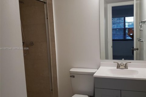 Copropriété à louer à Hallandale Beach, Floride: 2 chambres, 109.62 m2 № 2041615 - photo 13