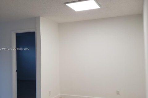 Copropriété à louer à Hallandale Beach, Floride: 2 chambres, 109.62 m2 № 2041615 - photo 4