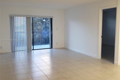 Copropriété à louer à Hallandale Beach, Floride: 2 chambres, 109.62 m2 № 2041615 - photo 3