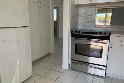 Copropriété à louer à Aventura, Floride: 1 chambre, 71.35 m2 № 2029260 - photo 4