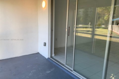 Copropriété à louer à Aventura, Floride: 1 chambre, 71.35 m2 № 2029260 - photo 16
