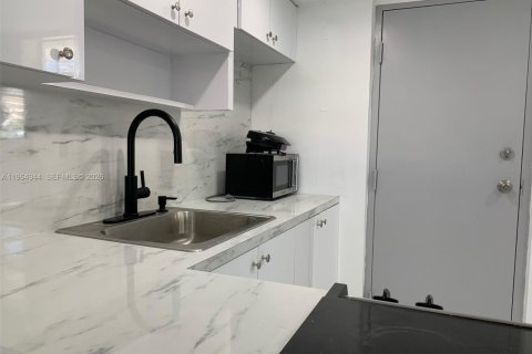 Copropriété à louer à Aventura, Floride: 1 chambre, 71.35 m2 № 2029260 - photo 6