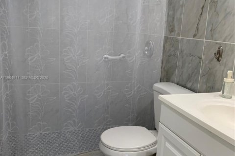 Copropriété à louer à Aventura, Floride: 1 chambre, 71.35 m2 № 2029260 - photo 11