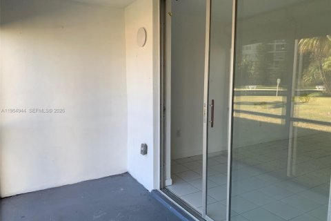 Copropriété à louer à Aventura, Floride: 1 chambre, 71.35 m2 № 2029260 - photo 15