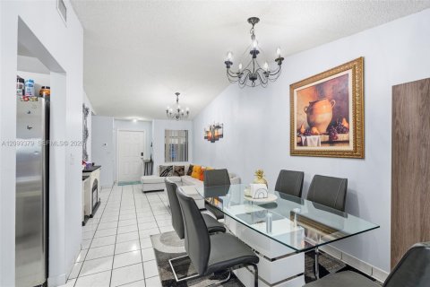 Touwnhouse à louer à Miami, Floride: 3 chambres, 117.43 m2 № 2401469 - photo 16