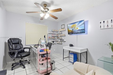 Touwnhouse à louer à Miami, Floride: 3 chambres, 117.43 m2 № 2401469 - photo 9
