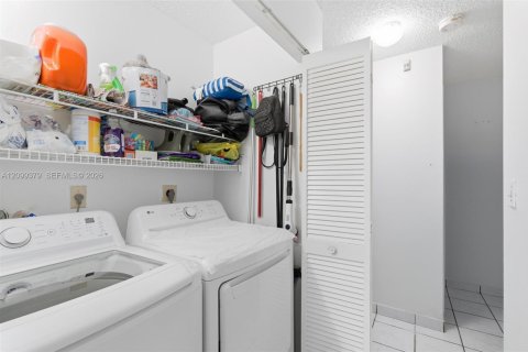 Touwnhouse à louer à Miami, Floride: 3 chambres, 117.43 m2 № 2401469 - photo 21