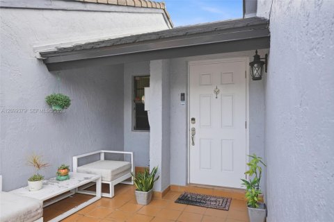Touwnhouse à louer à Miami, Floride: 3 chambres, 117.43 m2 № 2401469 - photo 4