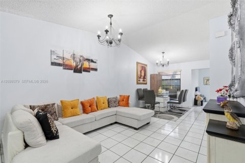 Touwnhouse à louer à Miami, Floride: 3 chambres, 117.43 m2 № 2401469 - photo 6