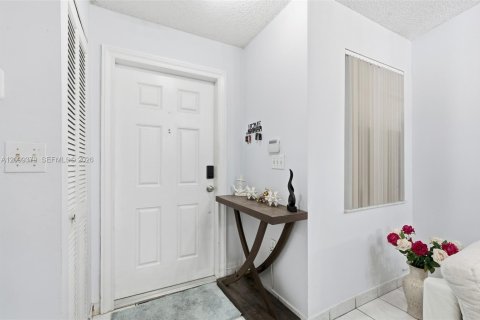 Touwnhouse à louer à Miami, Floride: 3 chambres, 117.43 m2 № 2401469 - photo 5