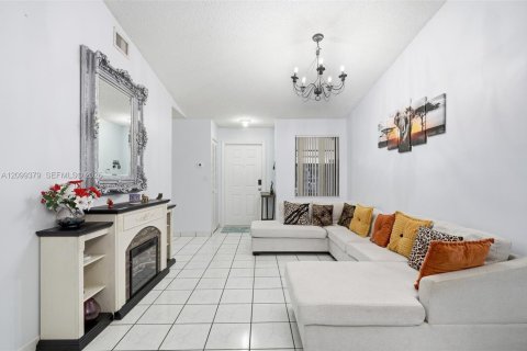 Touwnhouse à louer à Miami, Floride: 3 chambres, 117.43 m2 № 2401469 - photo 7