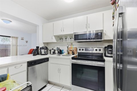 Touwnhouse à louer à Miami, Floride: 3 chambres, 117.43 m2 № 2401469 - photo 18