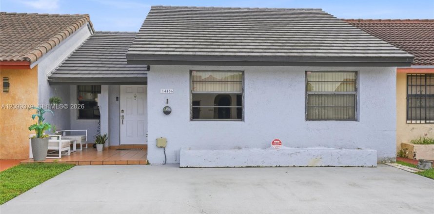 Touwnhouse à Miami, Floride 3 chambres, 117.43 m2 № 2401469