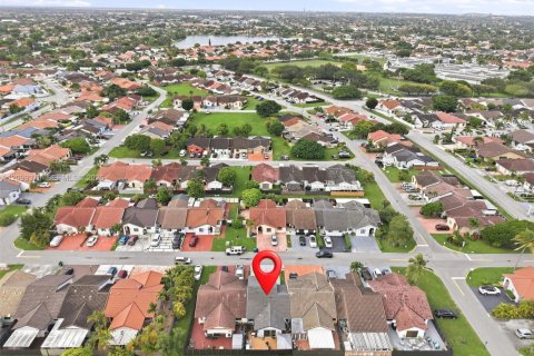 Touwnhouse à louer à Miami, Floride: 3 chambres, 117.43 m2 № 2401469 - photo 29