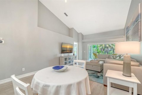Condo in Sarasota, Florida, 2 bedrooms № 2100686 - photo 2