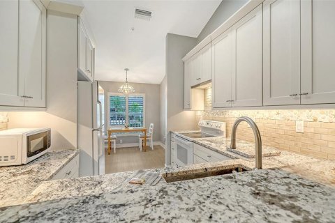 Condo in Sarasota, Florida, 2 bedrooms № 2100686 - photo 12