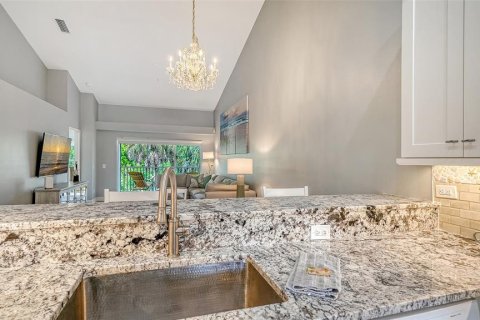 Condo in Sarasota, Florida, 2 bedrooms № 2100686 - photo 15