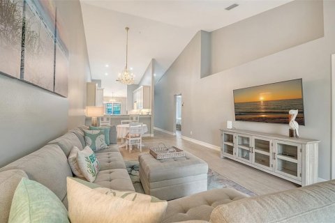 Condo in Sarasota, Florida, 2 bedrooms № 2100686 - photo 9