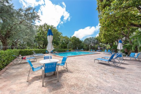 Condo in Key Biscayne, Florida, 1 bedroom № 2155007 - photo 17