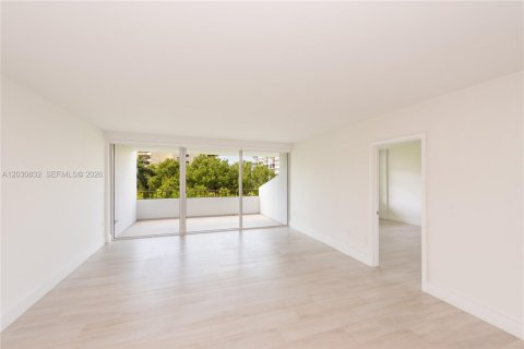 Condo in Key Biscayne, Florida, 1 bedroom № 2155007