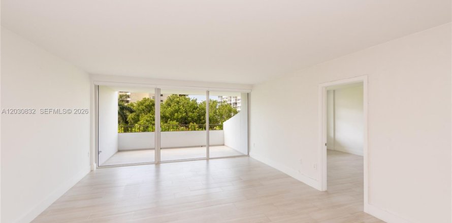 Condo in Key Biscayne, Florida, 1 bedroom № 2155007