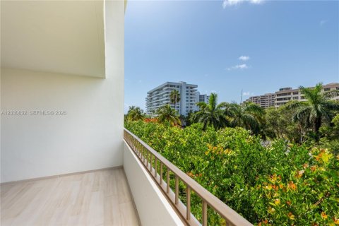 Condo in Key Biscayne, Florida, 1 bedroom № 2155007 - photo 14