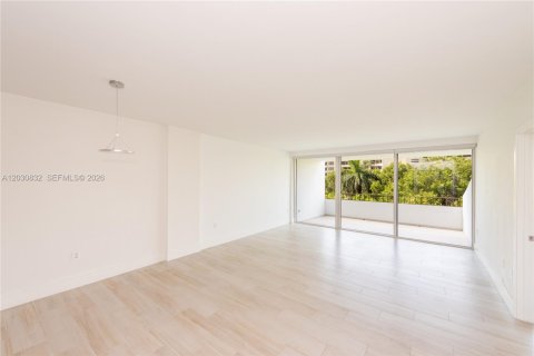 Condo in Key Biscayne, Florida, 1 bedroom № 2155007 - photo 2