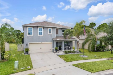 House in Edgewater, Florida 5 bedrooms, 248.42 sq.m. № 2219655