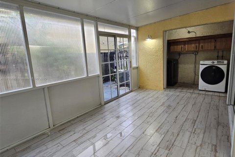 Снять в аренду таунхаус в Хайалиа, Флорида 3 спальни, 141.95м2, № 1698649 - фото 14