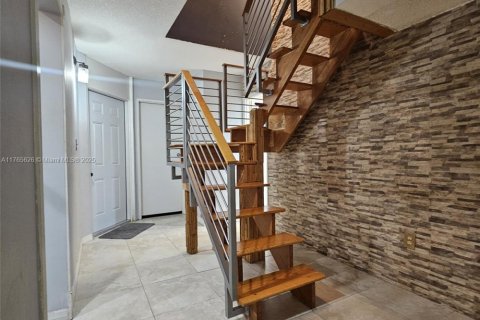 Touwnhouse à louer à Hialeah, Floride: 3 chambres, 141.95 m2 № 1698649 - photo 11
