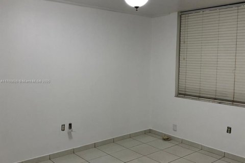 Снять в аренду таунхаус в Хайалиа, Флорида 3 спальни, 141.95м2, № 1698649 - фото 3