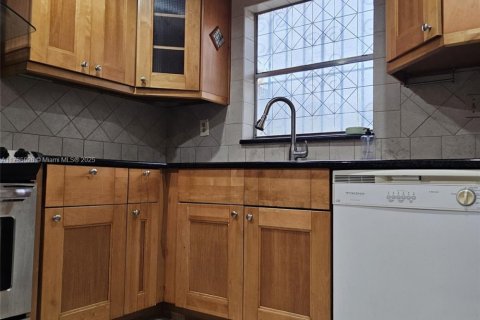 Снять в аренду таунхаус в Хайалиа, Флорида 3 спальни, 141.95м2, № 1698649 - фото 12