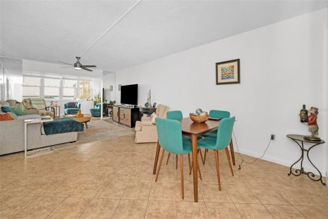 Condo in Dunedin, Florida, 1 bedroom  № 2383845 - photo 12