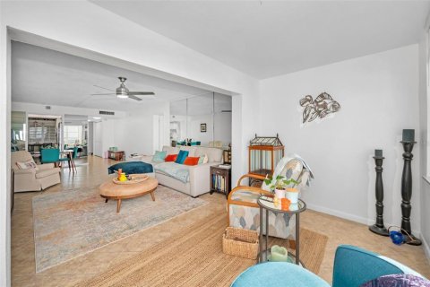 Condo in Dunedin, Florida, 1 bedroom  № 2383845 - photo 14