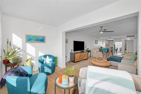 Condo in Dunedin, Florida, 1 bedroom  № 2383845 - photo 15