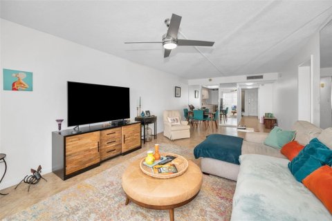 Condo in Dunedin, Florida, 1 bedroom  № 2383845 - photo 20