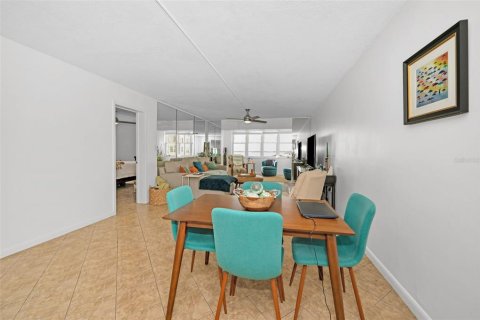 Condo in Dunedin, Florida, 1 bedroom  № 2383845 - photo 11
