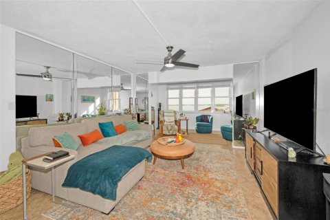 Condo in Dunedin, Florida, 1 bedroom  № 2383845 - photo 13