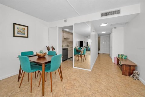 Condo in Dunedin, Florida, 1 bedroom  № 2383845 - photo 10