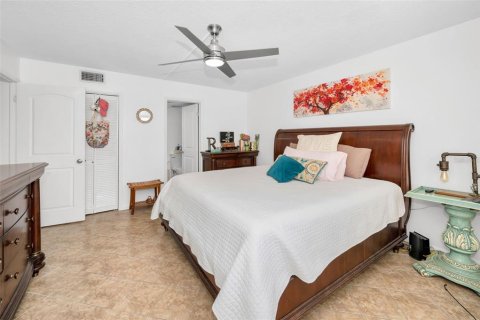 Condo in Dunedin, Florida, 1 bedroom  № 2383845 - photo 22