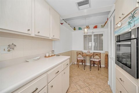 Condo in Dunedin, Florida, 1 bedroom  № 2383845 - photo 6