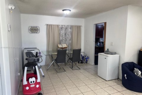 House in Miami, Florida 3 bedrooms, 111.58 sq.m. № 1821737 - photo 4