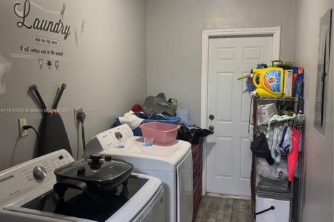 House in Miami, Florida 3 bedrooms, 111.58 sq.m. № 1821737 - photo 8