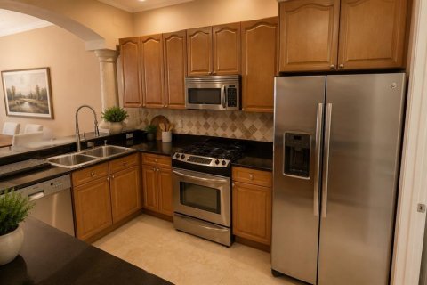 Townhouse in Tampa, Florida 3 bedrooms, 208.84 sq.m. № 2206973 - photo 10