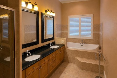 Townhouse in Tampa, Florida 3 bedrooms, 208.84 sq.m. № 2206973 - photo 27