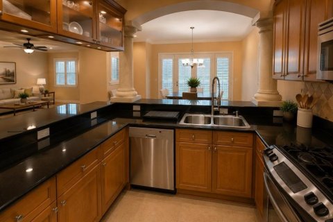 Townhouse in Tampa, Florida 3 bedrooms, 208.84 sq.m. № 2206973 - photo 12