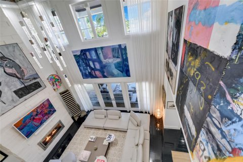 House in Coral Gables, Florida 6 bedrooms, 462.65 sq.m. № 1889417 - photo 30